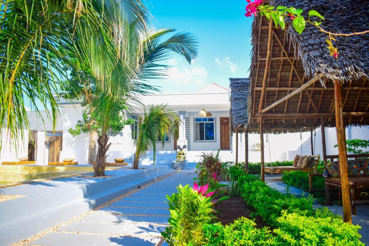 Uhuru House And Restaurant Нунгві Екстер'єр фото