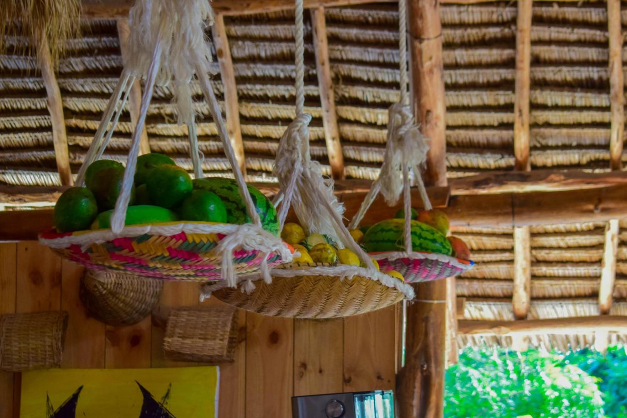 Uhuru House And Restaurant Нунгві Екстер'єр фото